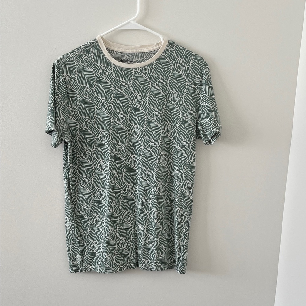 Goodfellow & Co Men's Tee with Green Leaf Pattern